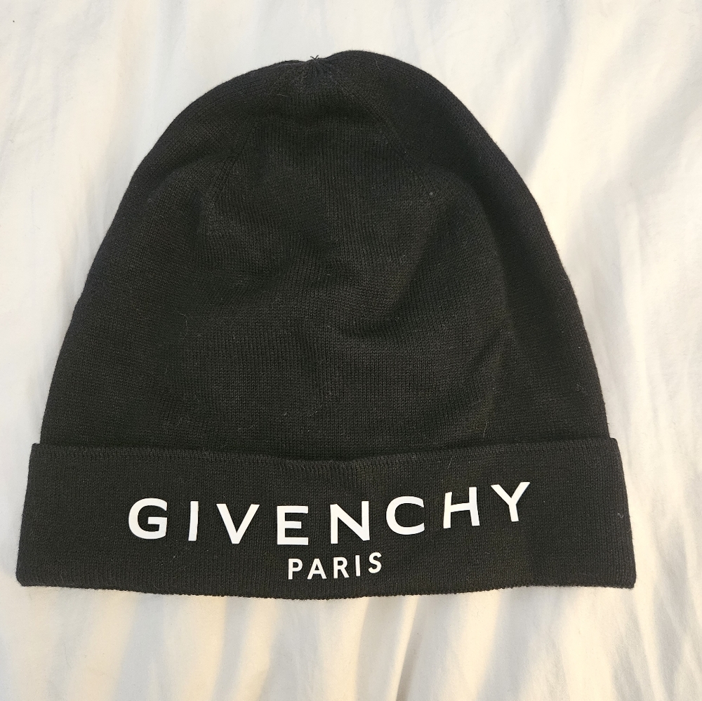 ***sold on vest.collective**Authentic Givency Beanie